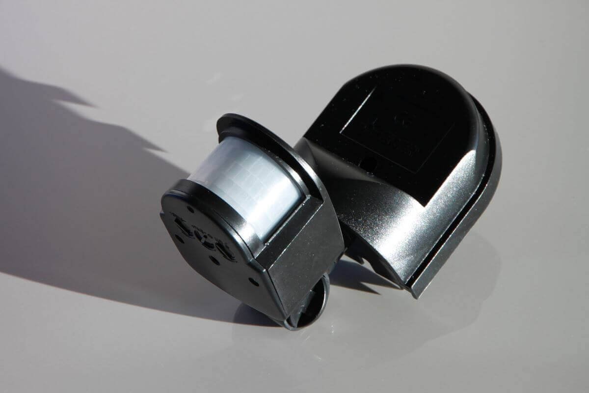 Cómo colocar sensor de movimiento para luces?